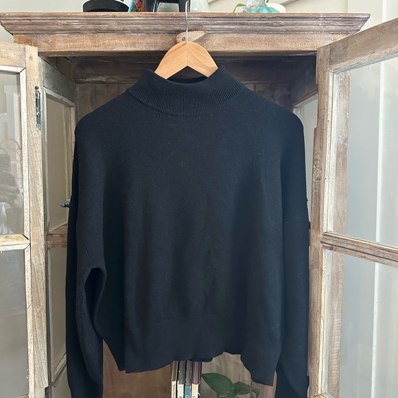 H&M Sweater - Picture 1 of 4